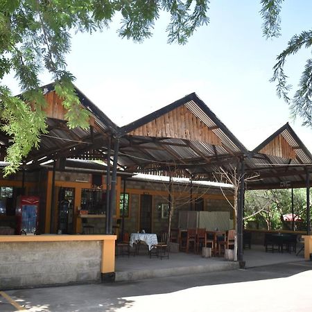 Rainbow Executive Lodge Boma la Ngombe Exterior photo