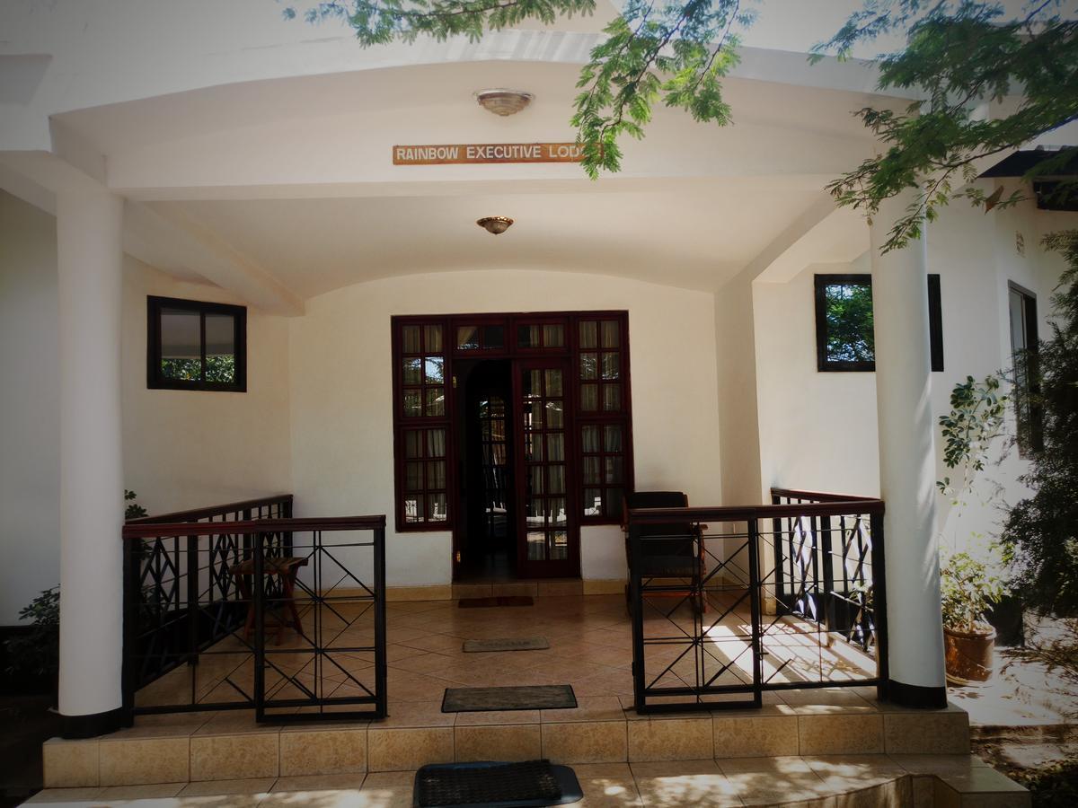 Rainbow Executive Lodge Boma la Ngombe Exterior photo