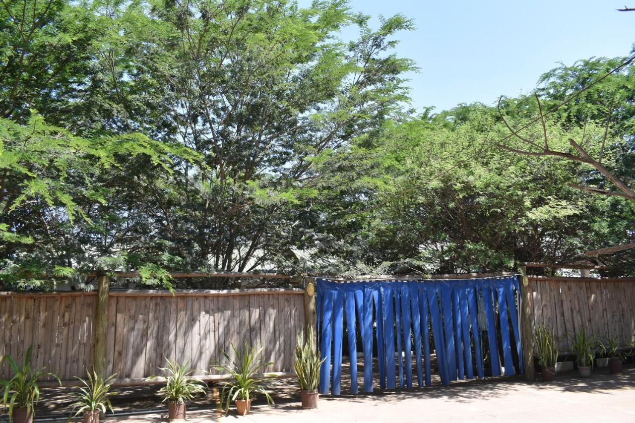 Rainbow Executive Lodge Boma la Ngombe Exterior photo