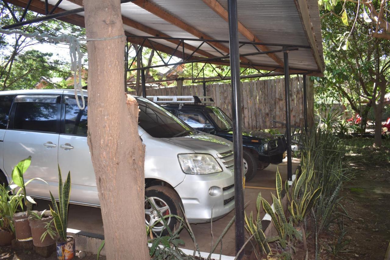 Rainbow Executive Lodge Boma la Ngombe Exterior photo