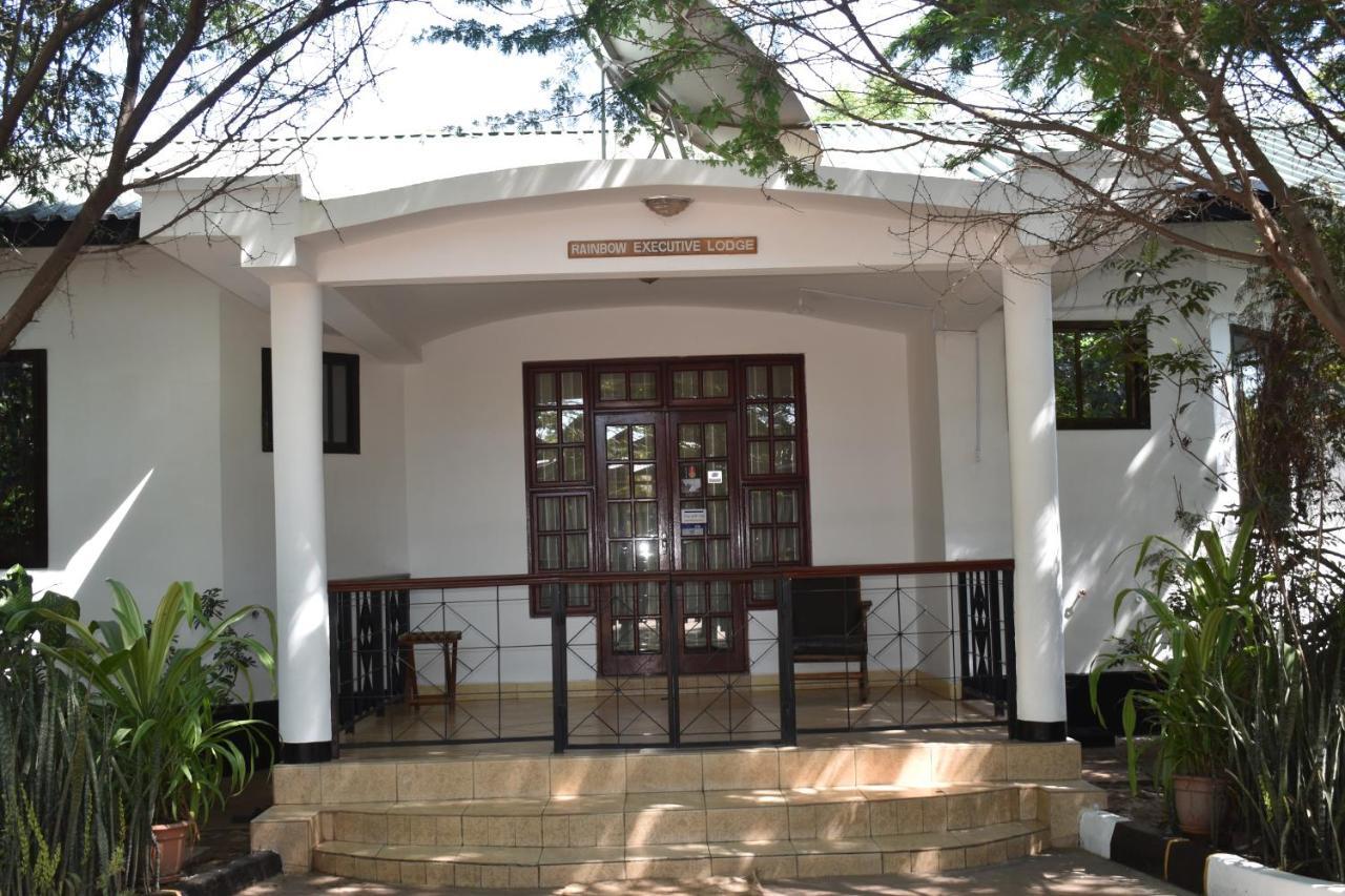 Rainbow Executive Lodge Boma la Ngombe Exterior photo