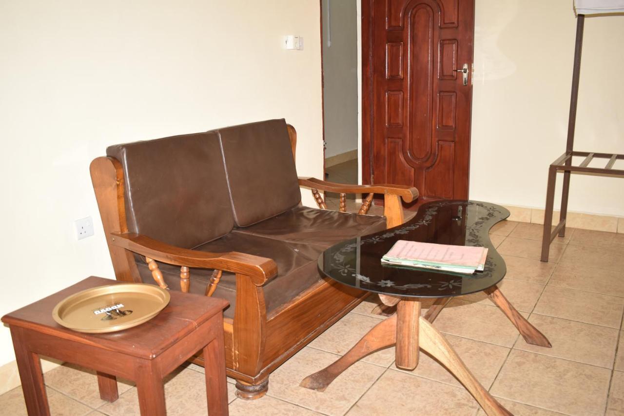 Rainbow Executive Lodge Boma la Ngombe Exterior photo