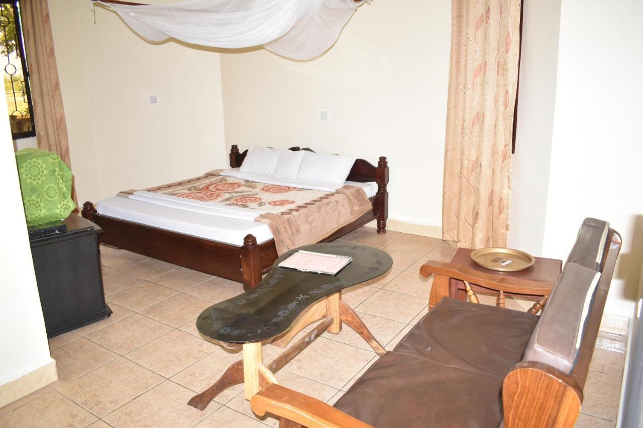 Rainbow Executive Lodge Boma la Ngombe Exterior photo