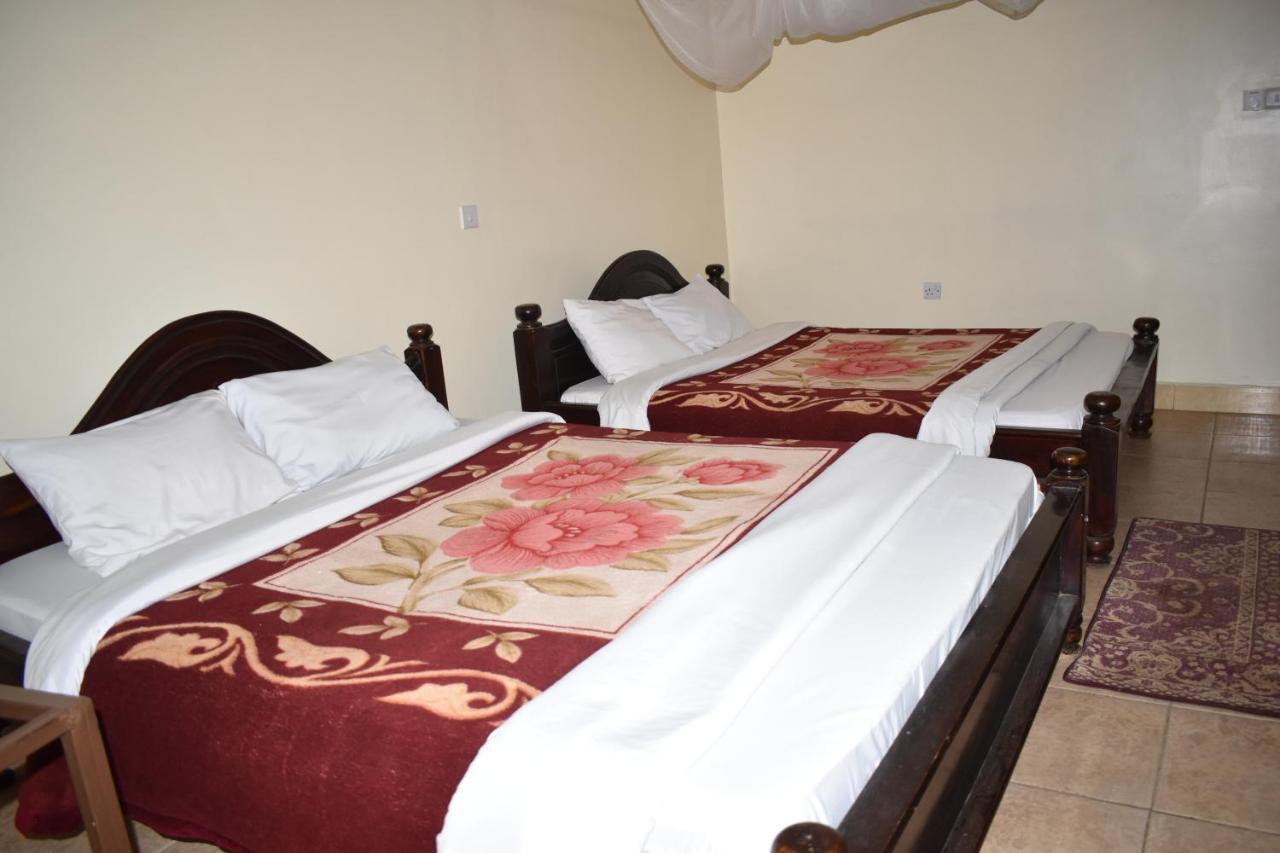 Rainbow Executive Lodge Boma la Ngombe Exterior photo
