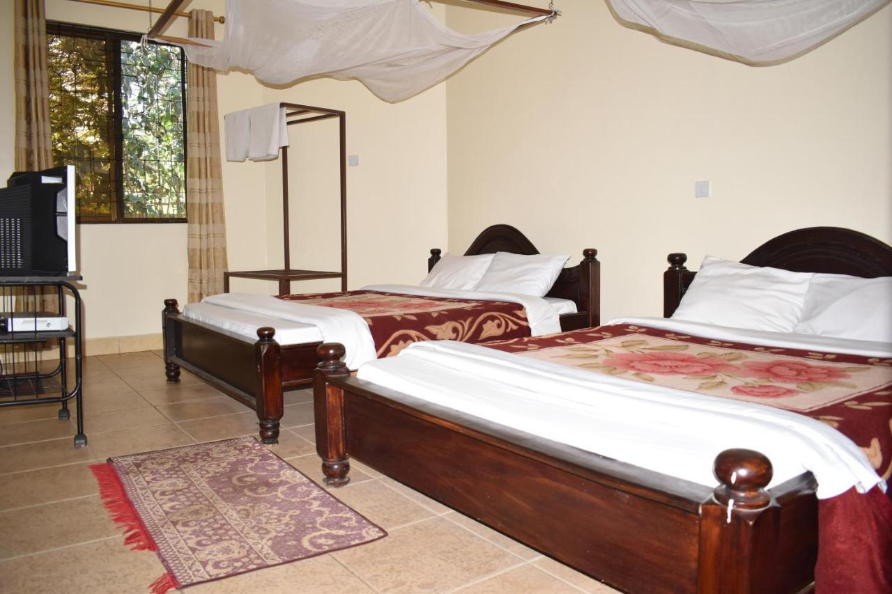 Rainbow Executive Lodge Boma la Ngombe Exterior photo