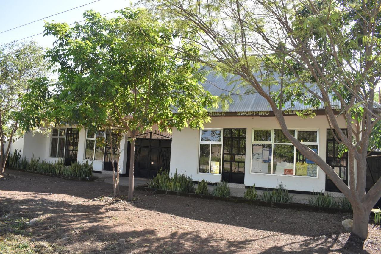 Rainbow Executive Lodge Boma la Ngombe Exterior photo