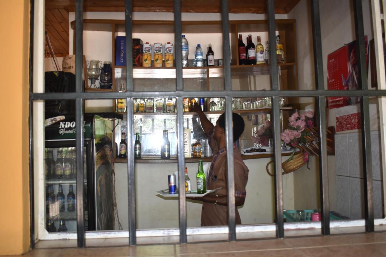 Rainbow Executive Lodge Boma la Ngombe Exterior photo