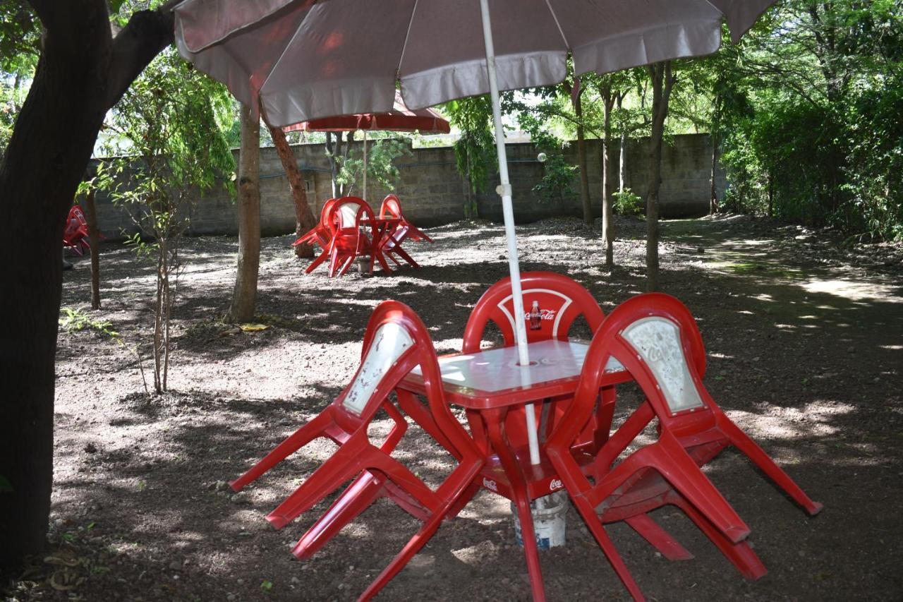 Rainbow Executive Lodge Boma la Ngombe Exterior photo