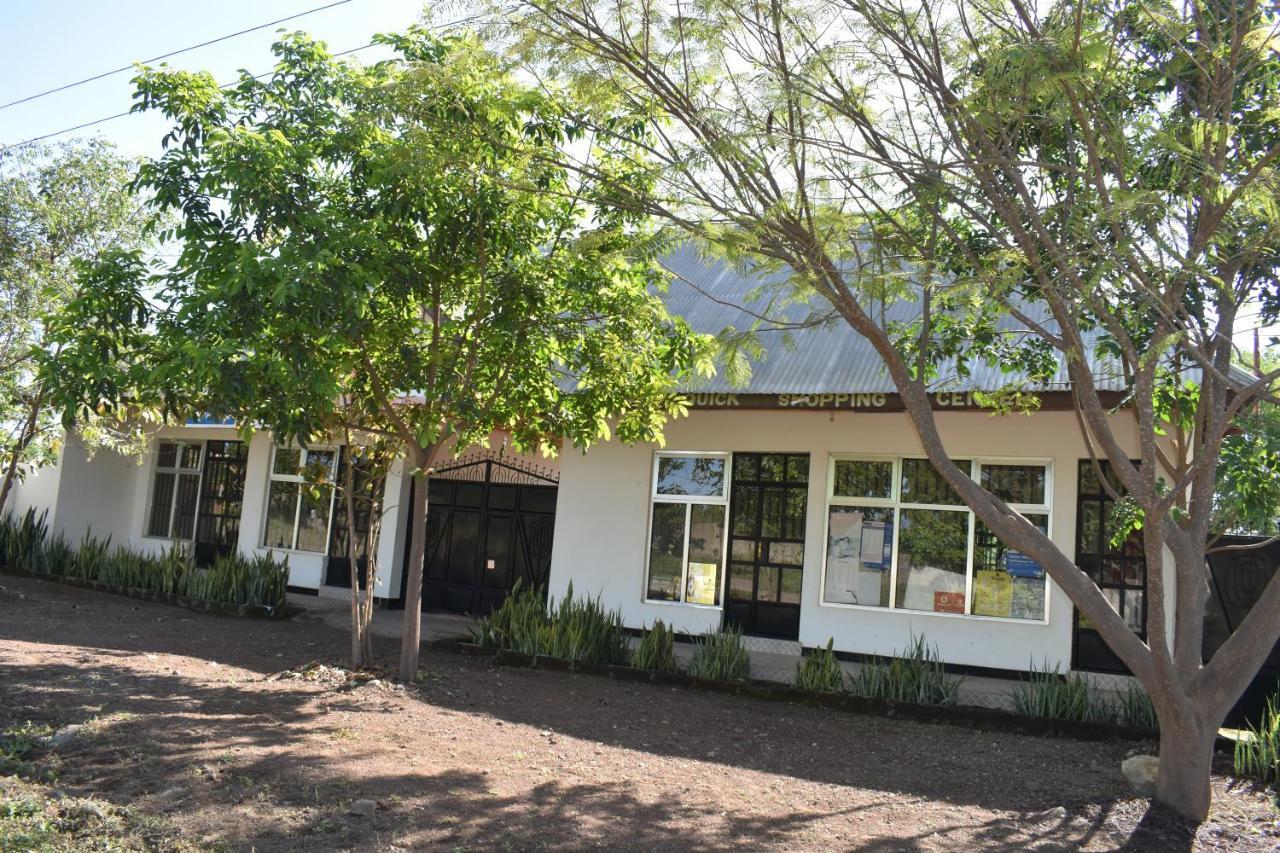 Rainbow Executive Lodge Boma la Ngombe Exterior photo
