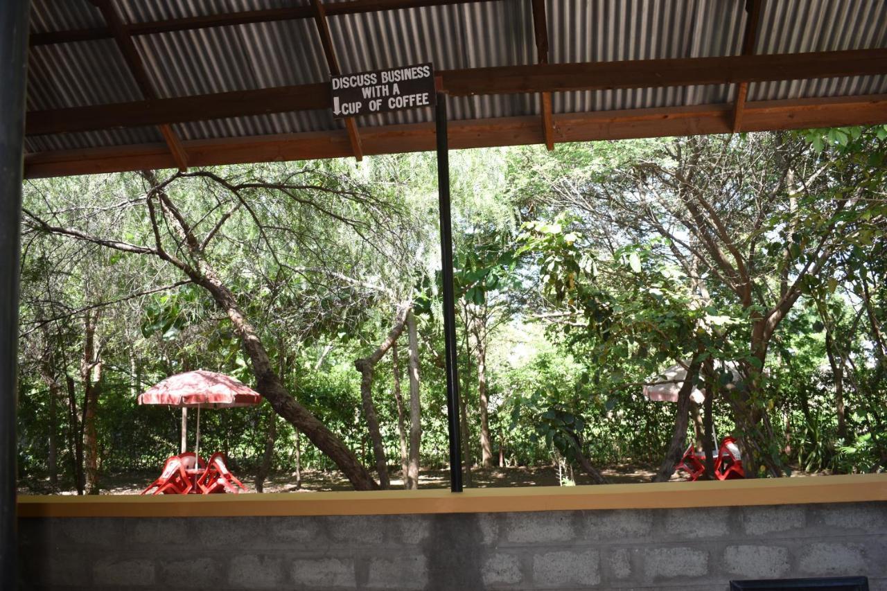 Rainbow Executive Lodge Boma la Ngombe Exterior photo