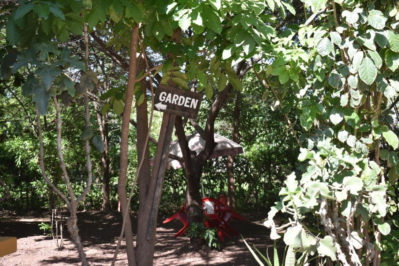 Rainbow Executive Lodge Boma la Ngombe Exterior photo